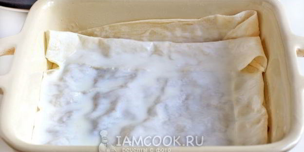 лазанья из лаваша с фаршем и сметанным соусом
