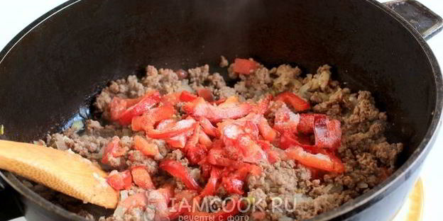 лазанья из лаваша с фаршем и сметанным соусом