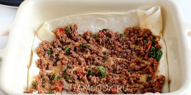 лазанья из лаваша с фаршем и сметанным соусом