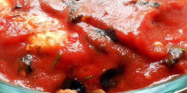 лазанья из ржаных блинчиков с курицей, томатами и базиликом