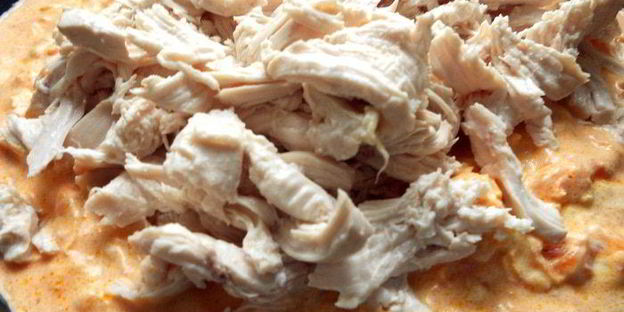 лазанья из ржаных блинчиков с курицей, томатами и базиликом