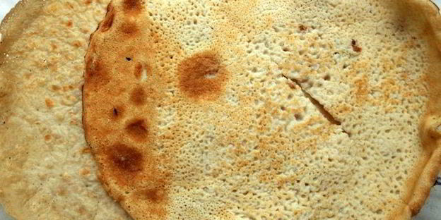 лазанья из ржаных блинчиков с курицей, томатами и базиликом