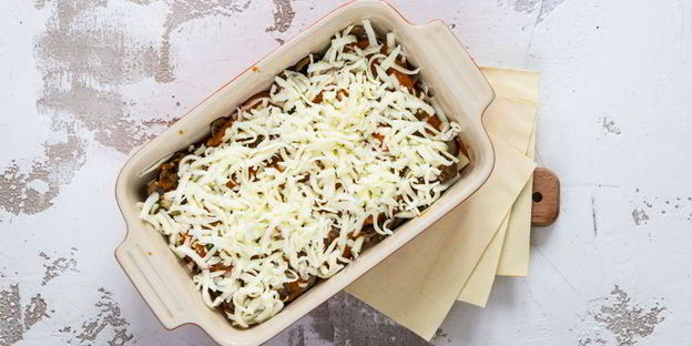 лазанья с грибами, овощами и мясом