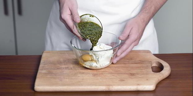 лазанья с индейкой и соусом песто