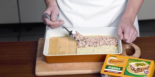 лазанья с индейкой и соусом песто