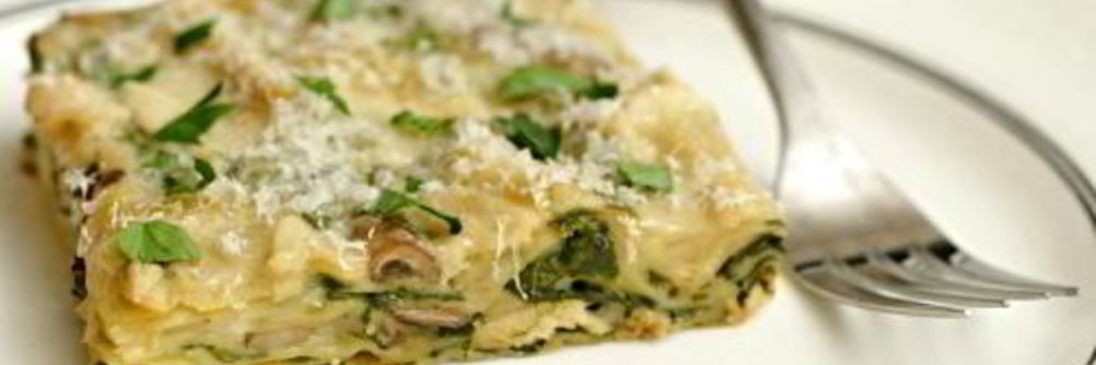 Лазанья с курицей, грибами и шпинатом