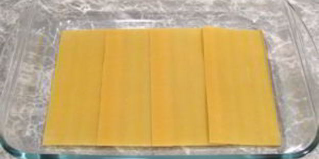 лазанья с помидорами, сыром и ветчиной