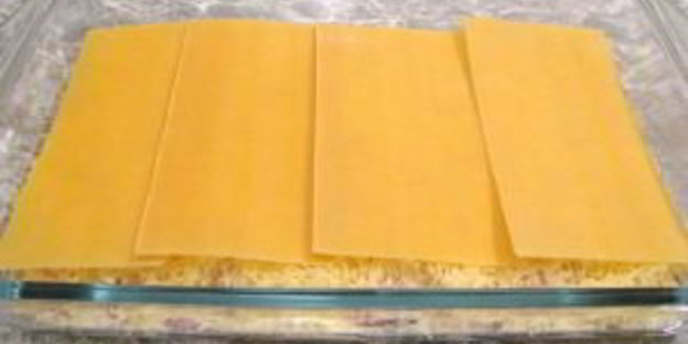 лазанья с помидорами, сыром и ветчиной