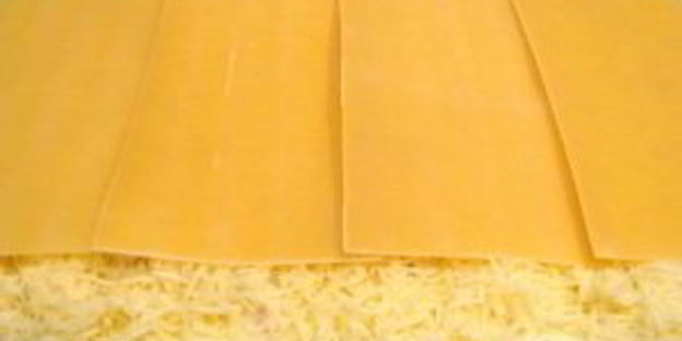 лазанья с помидорами, сыром и ветчиной