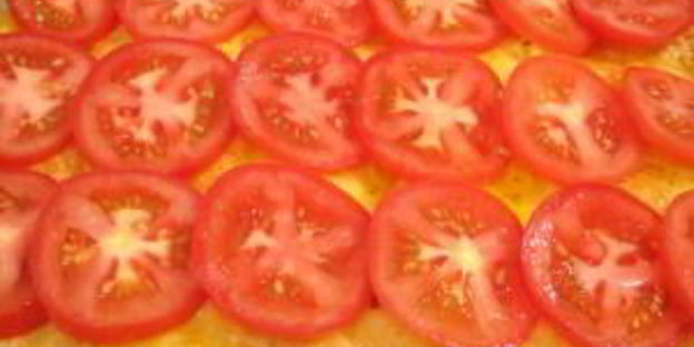 лазанья с помидорами, сыром и ветчиной