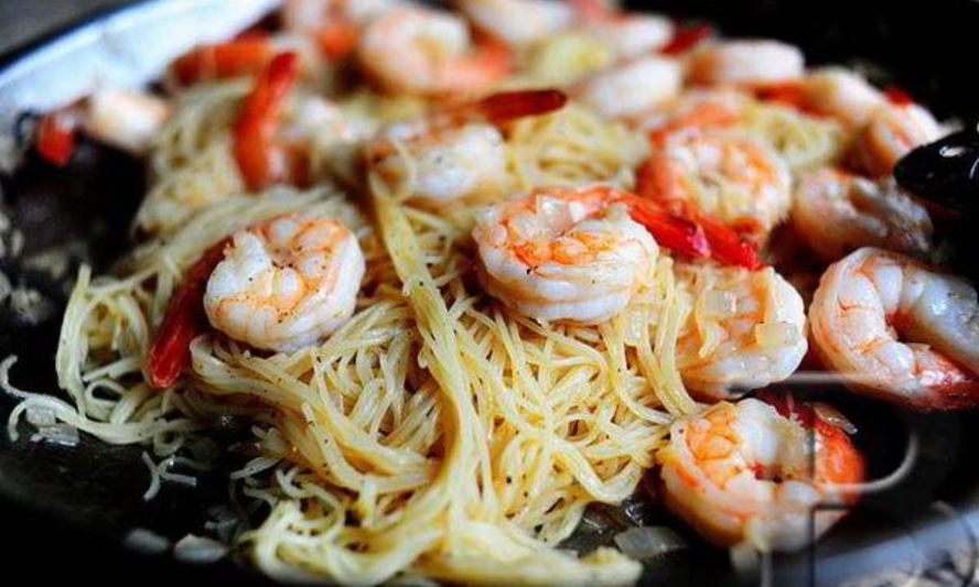 Рецепт домашней пасты с креветками в чесночном соусе