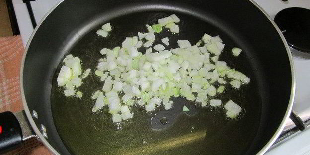 каннелони, фаршированные курицей и грибами под соусом морне