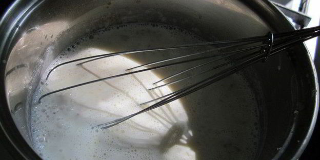 каннелони, фаршированные курицей и грибами под соусом морне