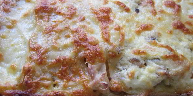 каннелони, фаршированные курицей и грибами под соусом морне