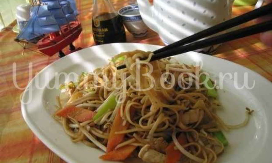 Рецепт лапши, обжаренной с курицей и овощами