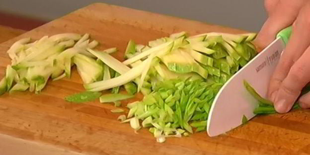 макароны-бабочки с цукини и креветками