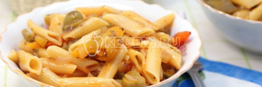 Макароны Перья с овощной подливой