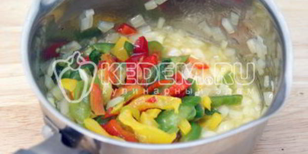 макароны перья с овощной подливой