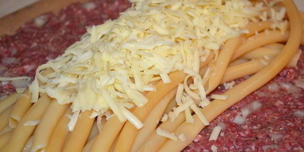 макароны по-флотски рулетом