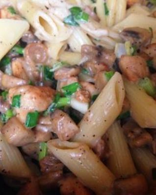 Макароны с грибами и курицей