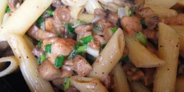 макароны с грибами и курицей