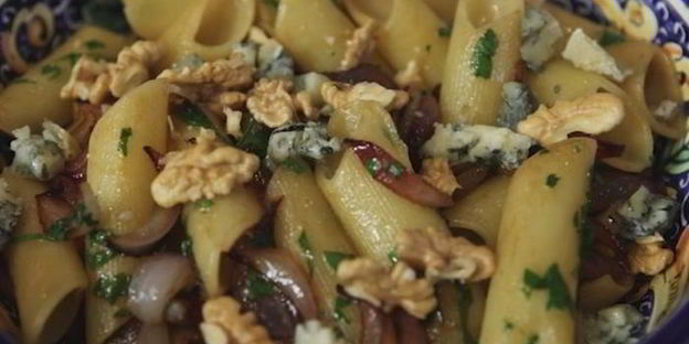 макароны с карамелизированным луком