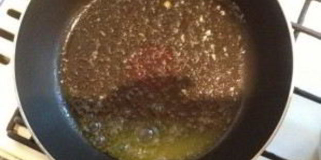 макароны с колбасой и яйцом