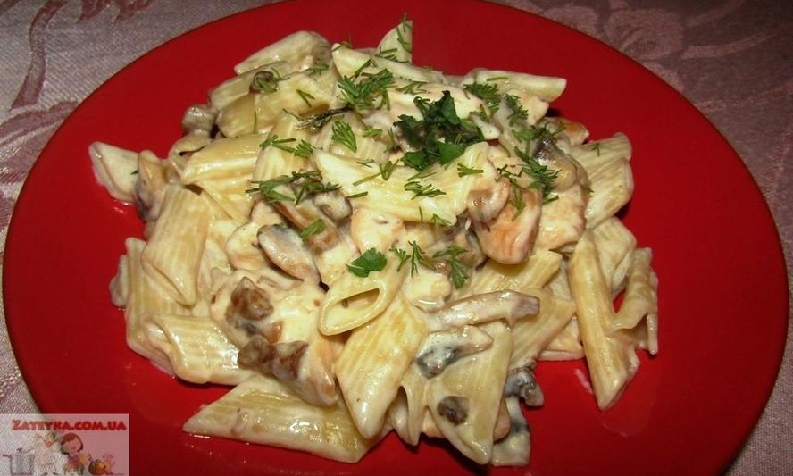 Рецепт макарон с курицей грибами и сыром