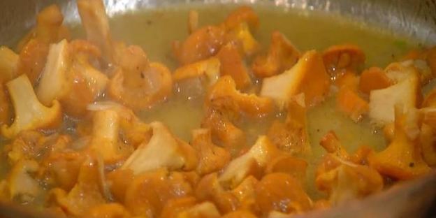 макароны с лисичками и сметаной