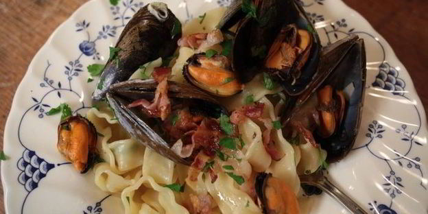 макароны с мидиями под соусом из сидра