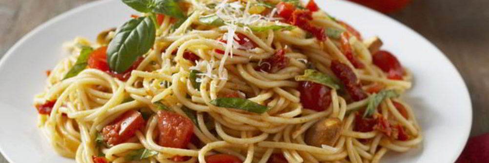 Макароны с помидорами