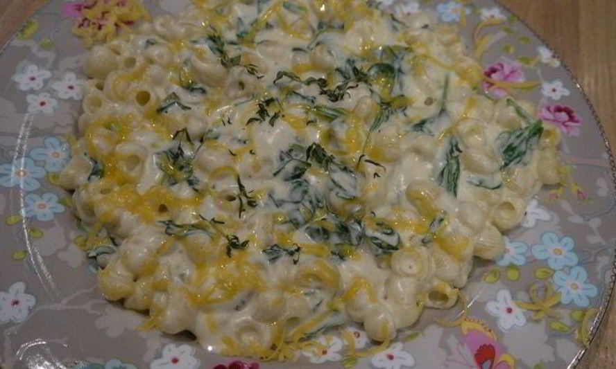 Рецепт макарон с зеленым соусом и сыром