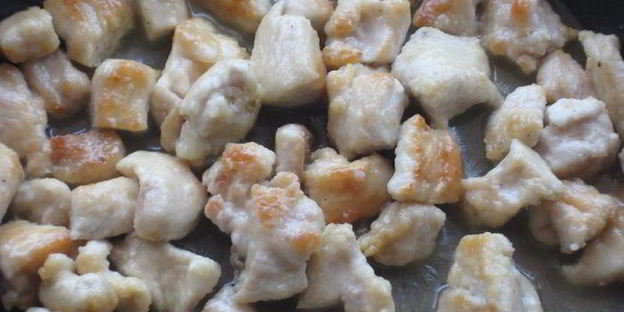 паста c курицей, овощами и грибами