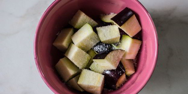 паста из кабачков с томатным соусом