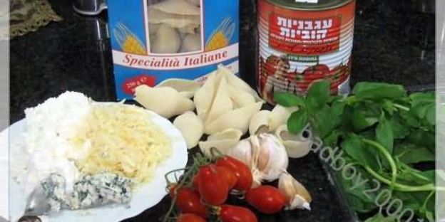 паста кончильони с сыром и помидорами