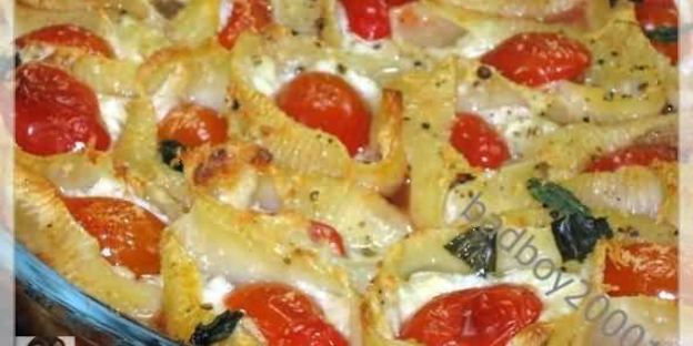 паста кончильони с сыром и помидорами