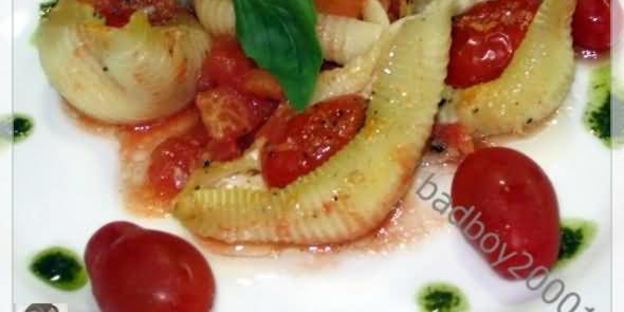 паста кончильони с сыром и помидорами