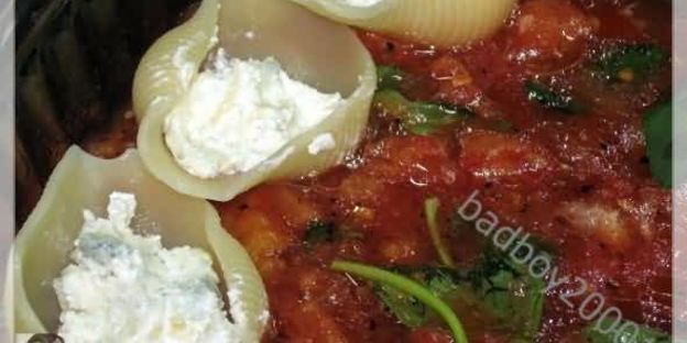 паста кончильони с сыром и помидорами