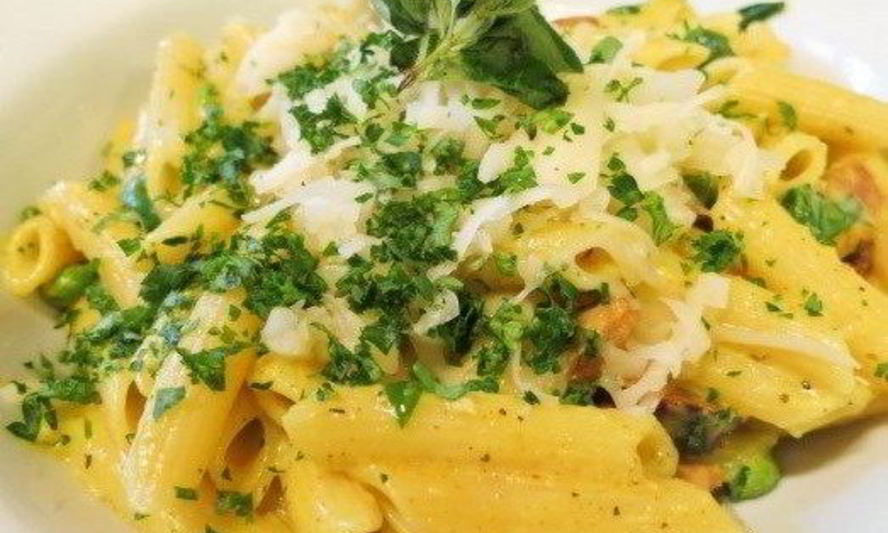 Рецепт пасты пенне в сырном соусе с кукурузой