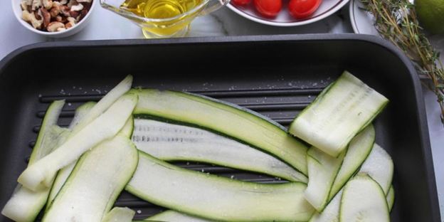 паста по-тоскански с цукини, лаймом и грецким орехом