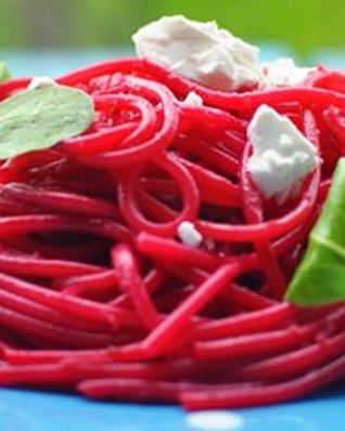 Паста под свекольно-ореховым соусом