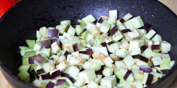 паста с баклажанами в томатном соусе