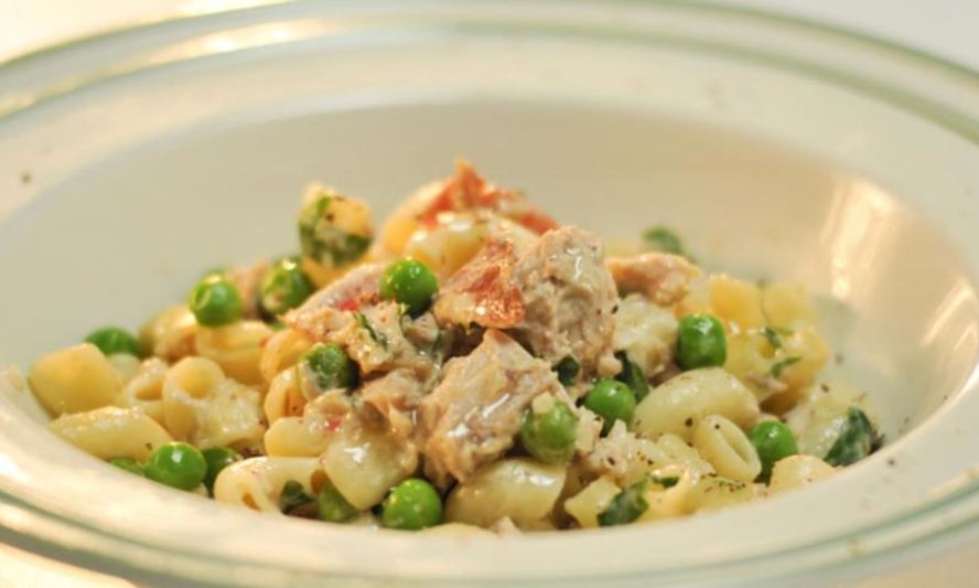 Рецепт пасты с беконом и консервированным тунцом в сливочном соусе