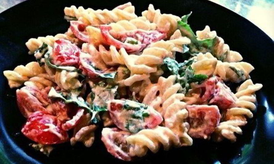 Рецепт пасты с черри, рукколой и сливочным сыром
