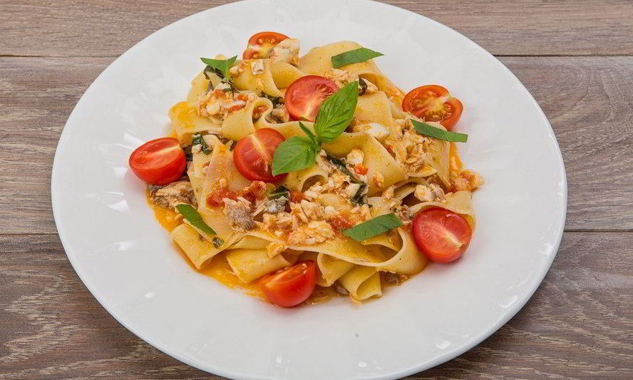 Рецепт пасты с дорадой и помидорами черри