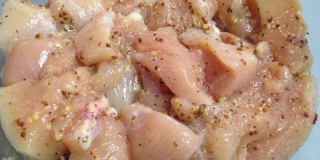 паста с грибами и курицей в винно-горчичном соусе