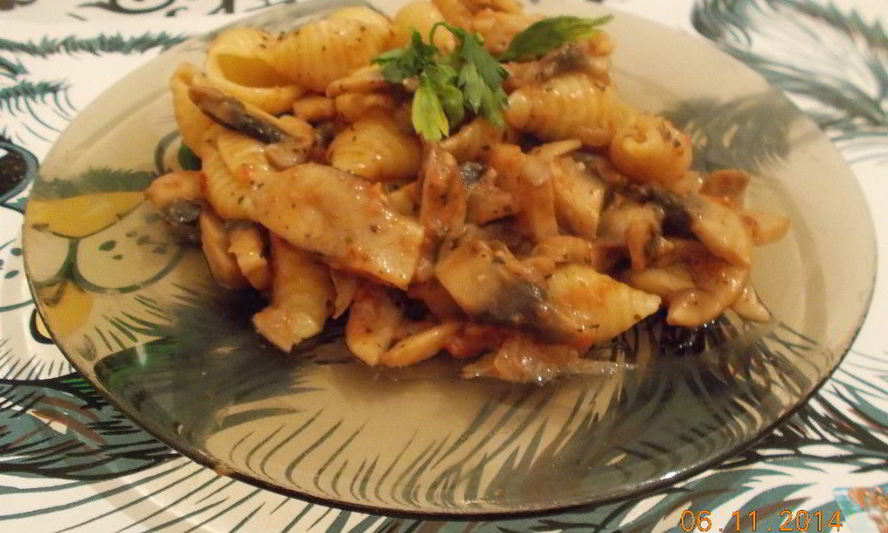 Рецепт пасты с грибами и луком