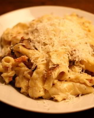 Паста с грибами и ветчиной