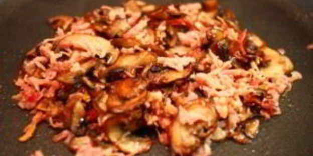 паста с грибами и ветчиной