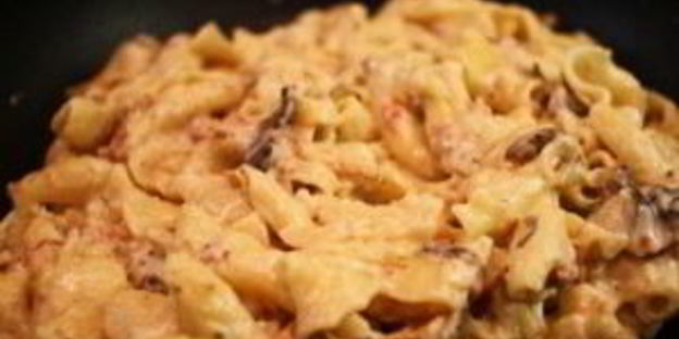 паста с грибами и ветчиной